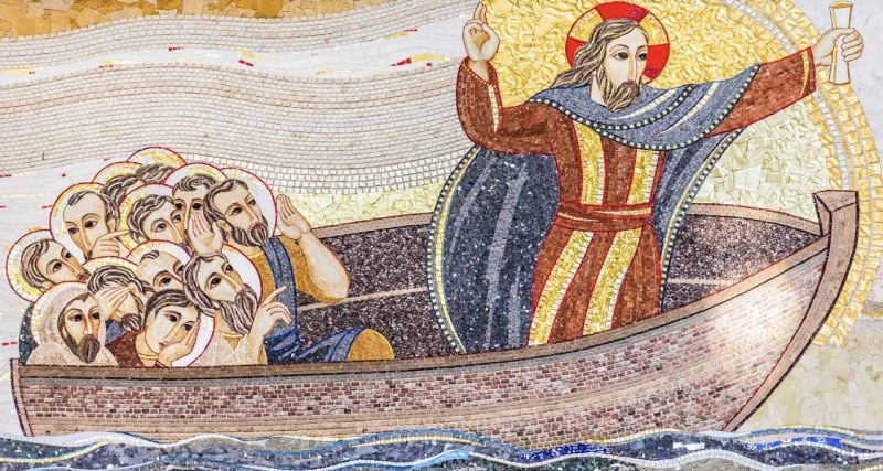 Marco 4, 35-41: "Il Dio con noi...". (Commento di don Franco Mastrolonardo)  - Preghiere in Audio